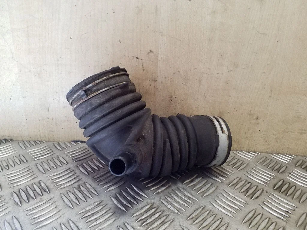 Turbo õhu sisselasketoru/ -voolik – Toyota RAV 4 (XA30) (2006-2016)