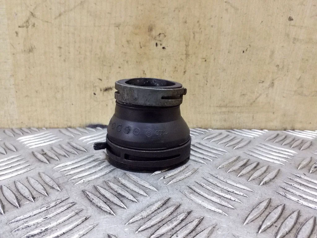 Turbo õhu sisselasketoru/ -voolik 1J0129627D
