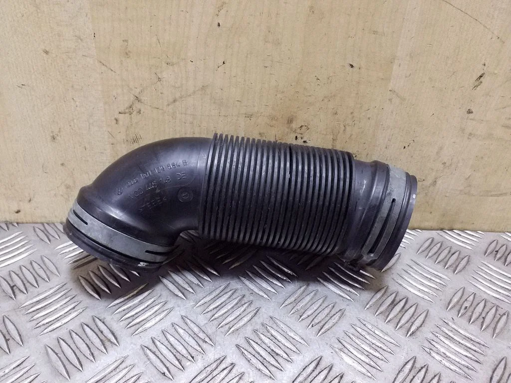 Turbo õhu sisselasketoru/ -voolik 1K0129684B