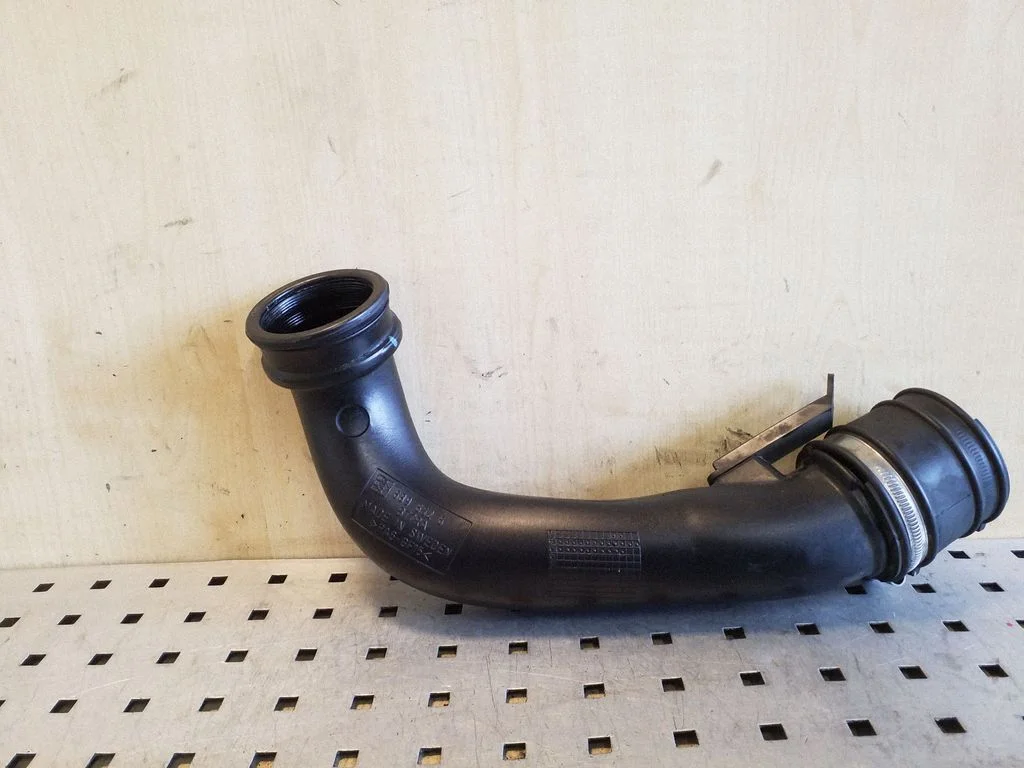Turbo õhu sisselasketoru/ -voolik 30741667