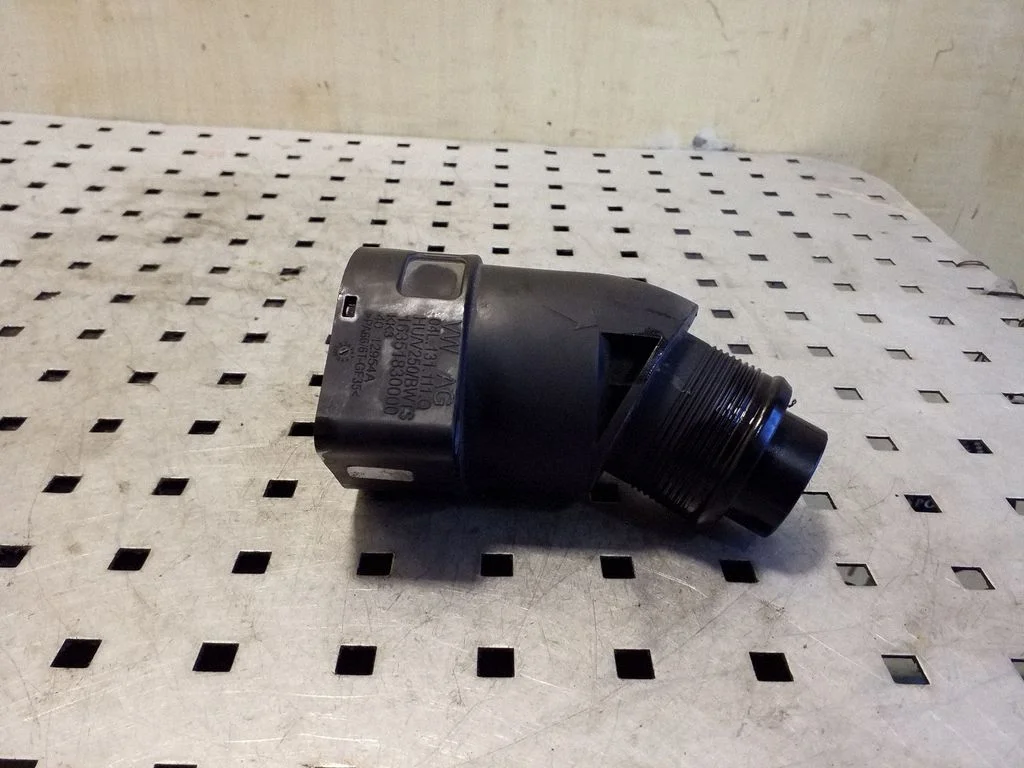 Turbo air intake inlet pipe/hose 04L131111Q