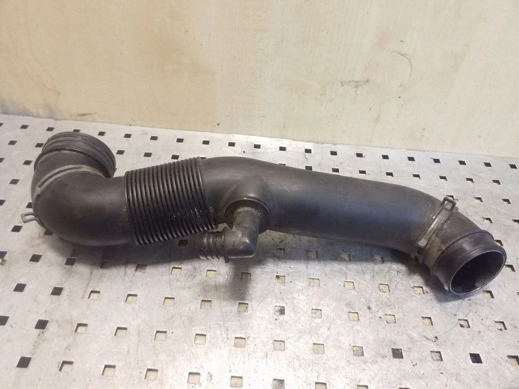 Turbo õhu sisselasketoru/ -voolik 7H0129615D