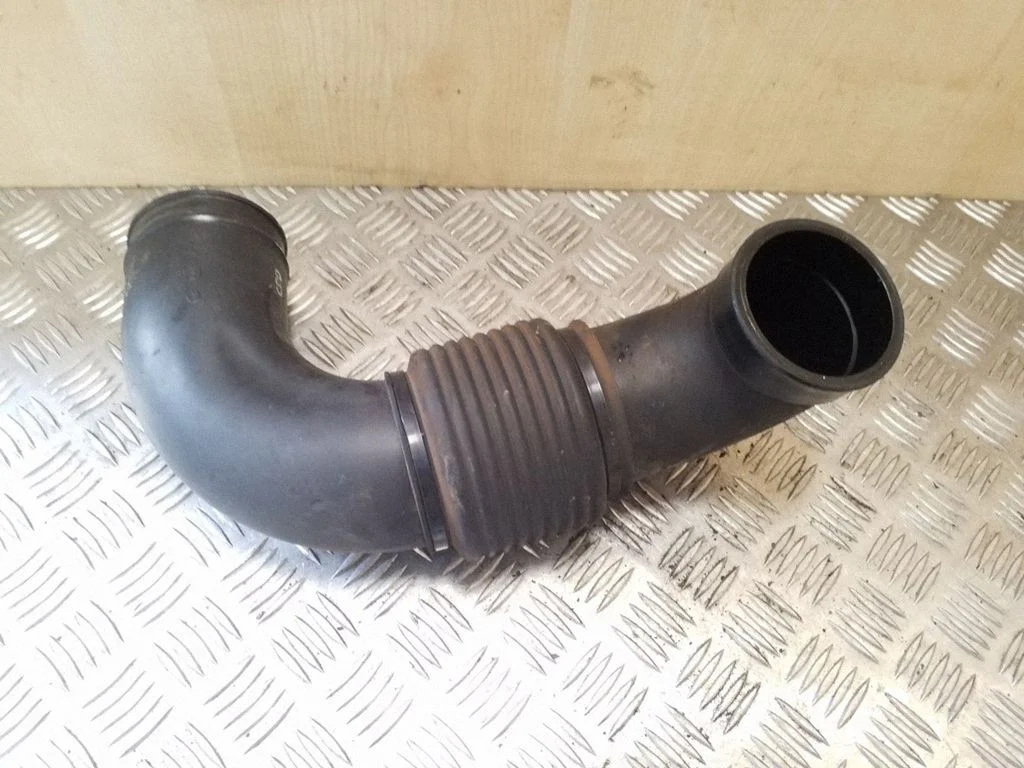 Turbo õhu sisselasketoru/ -voolik 281392E250