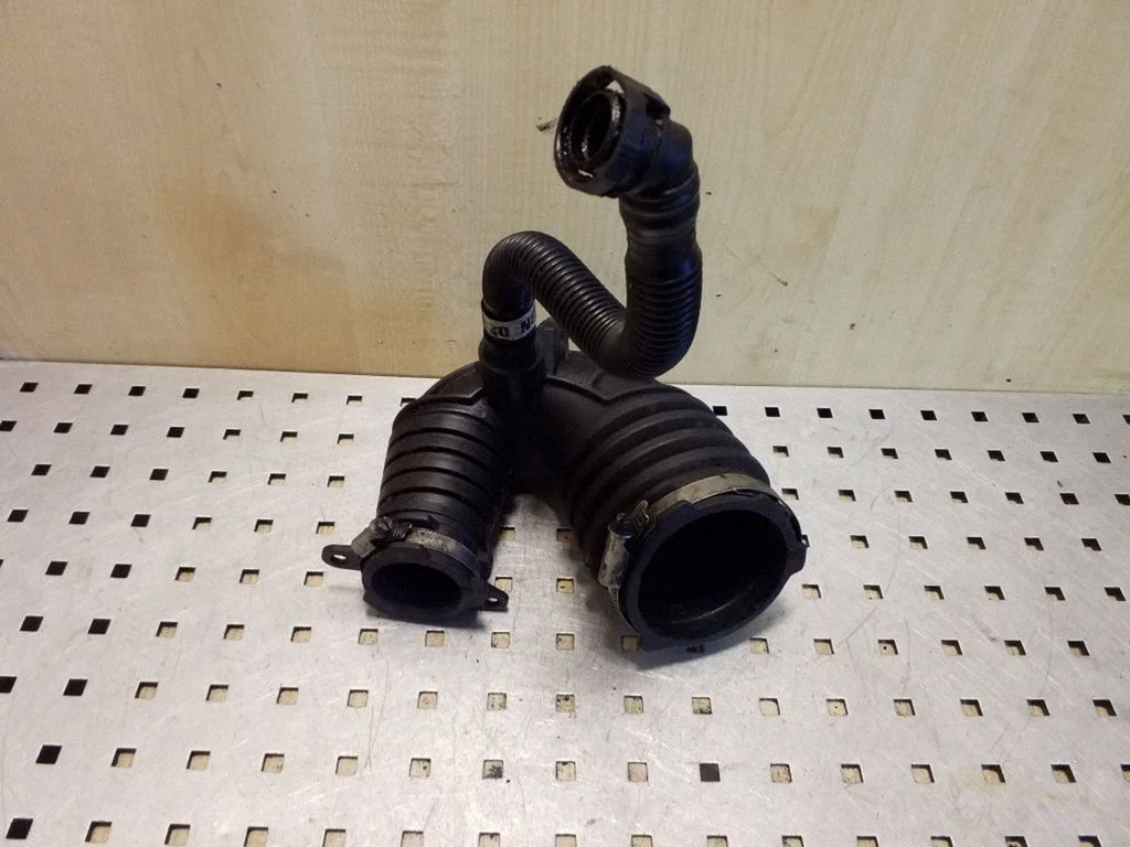 Turbo õhu sisselasketoru/ -voolik 4F0129615E