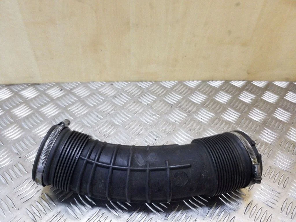 Rura dolotowa turbosprężarki 6898050