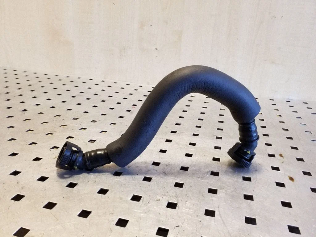 Breather hose/pipe 06J103221