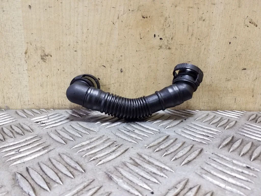 Breather hose/pipe 03L103493