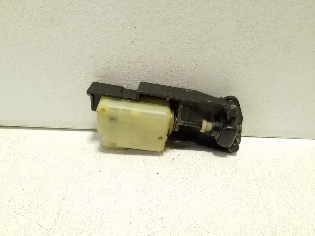 Fuel tank cap lock 9483311