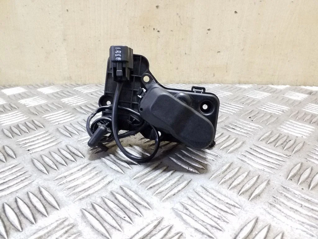 Fuel tank cap lock