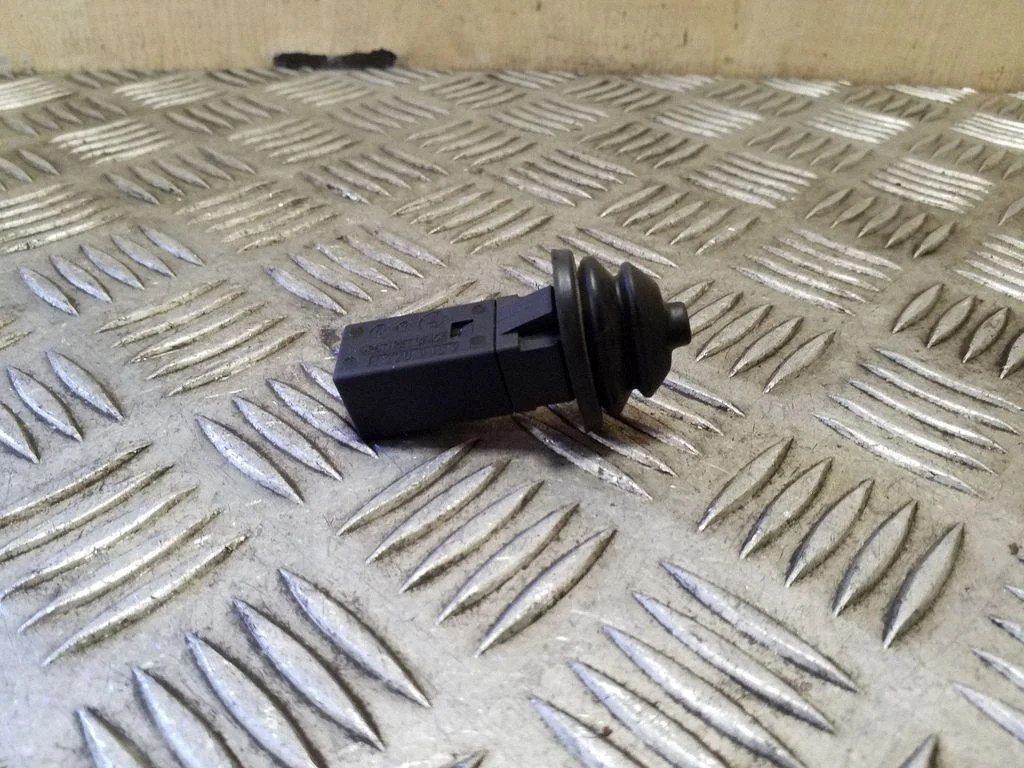 Fuel tank cap lock – BMW 3 Series E90 E91 (2005-2012)