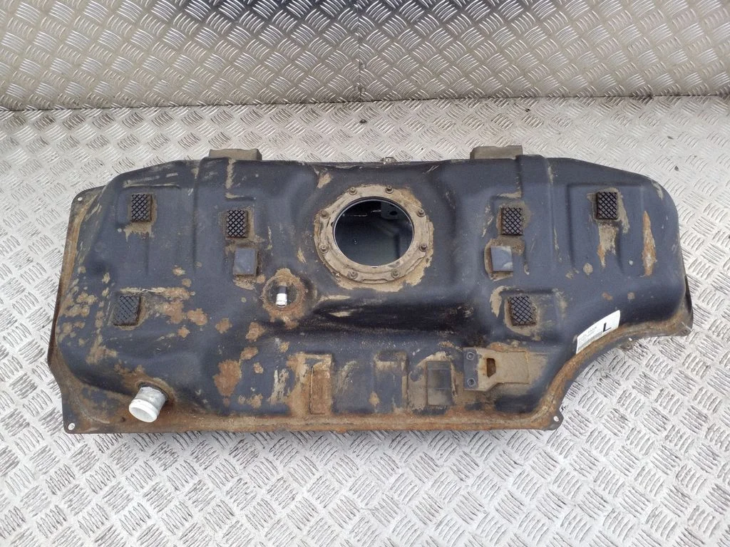 Fuel tank 311001W200