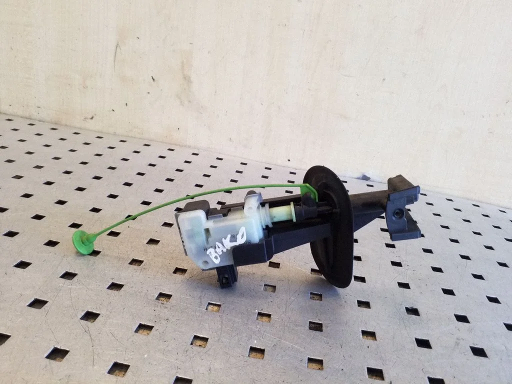 Fuel tank cap lock