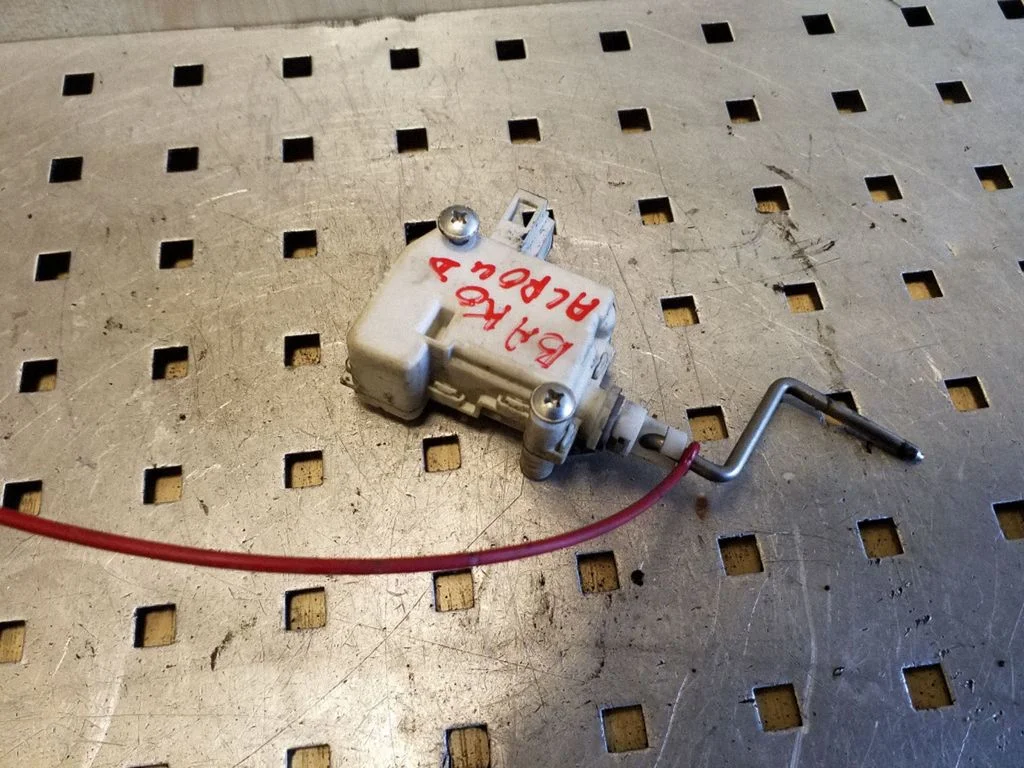 Fuel tank cap lock 3B0959781