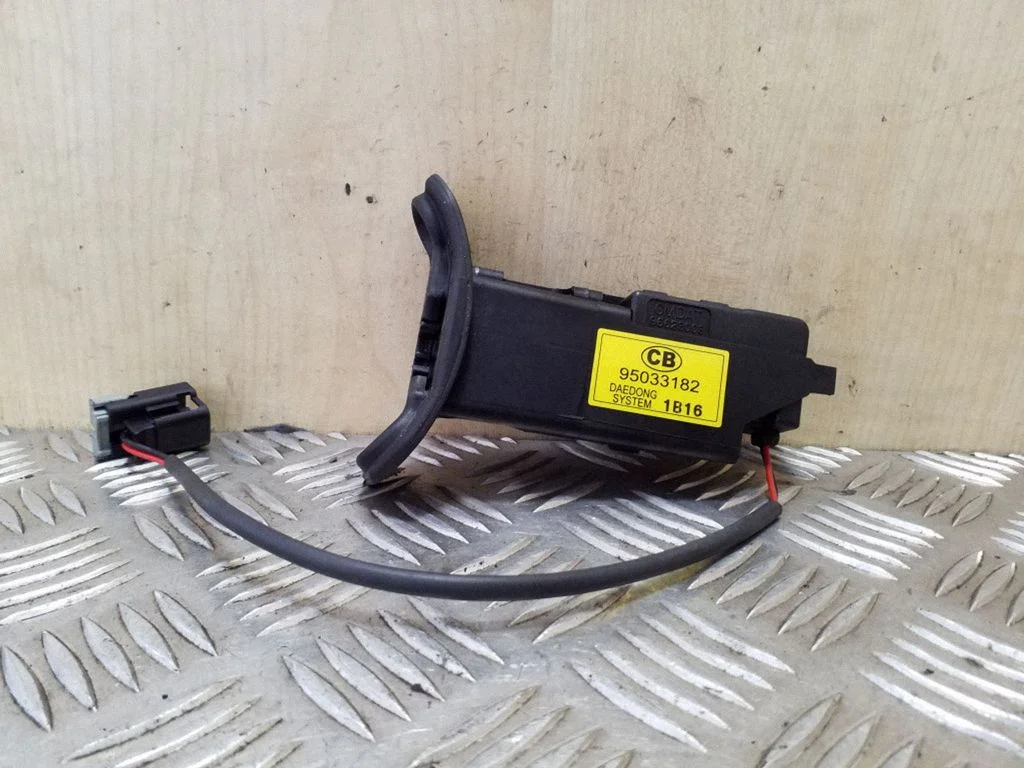 Fuel tank cap lock – Opel Antara (2006-2016)