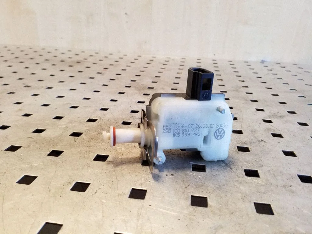 Fuel tank cap lock 1C0810773