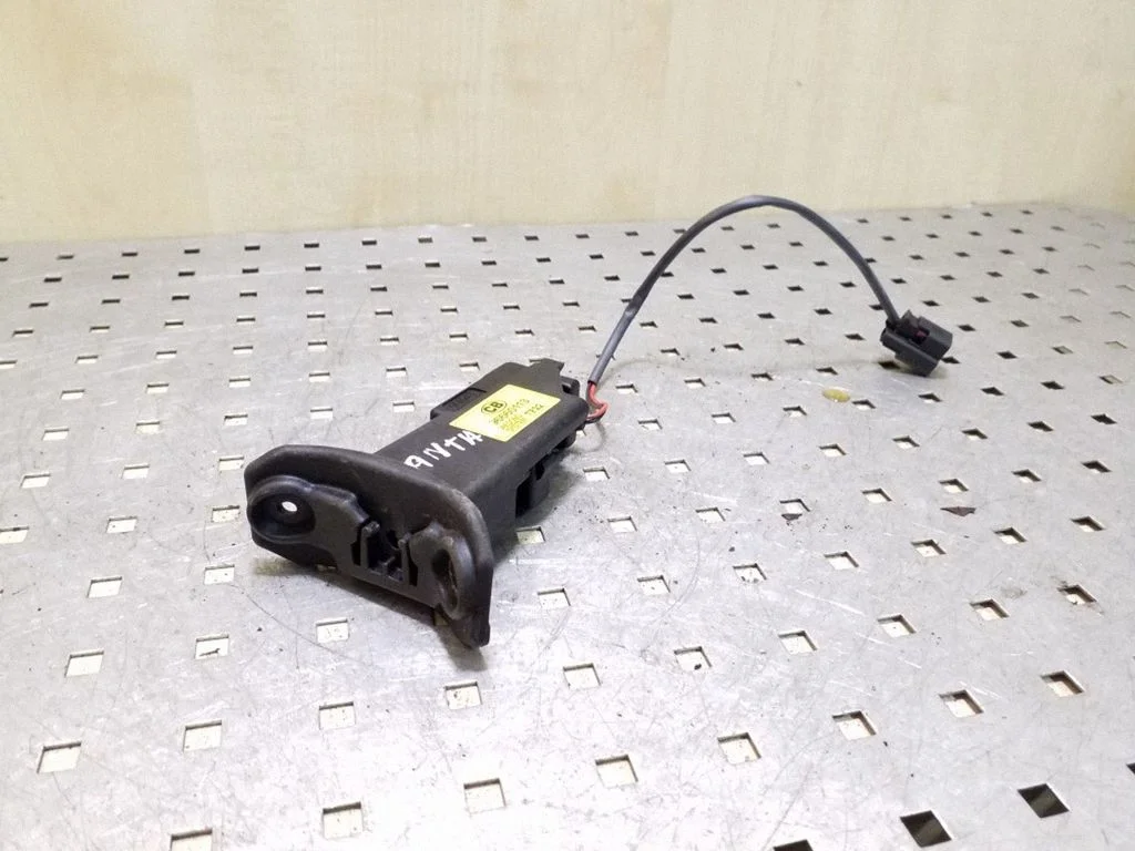 Fuel tank cap lock – Opel Antara (2006-2016)