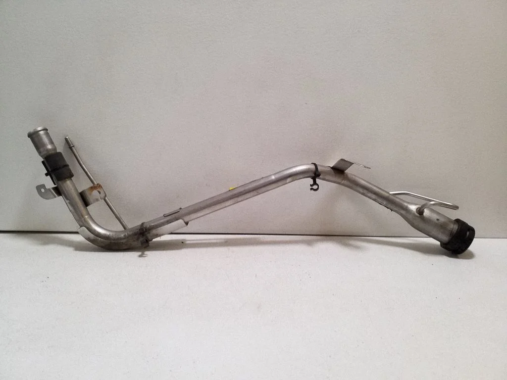 Fuel tank filler neck pipe MX689032CB
