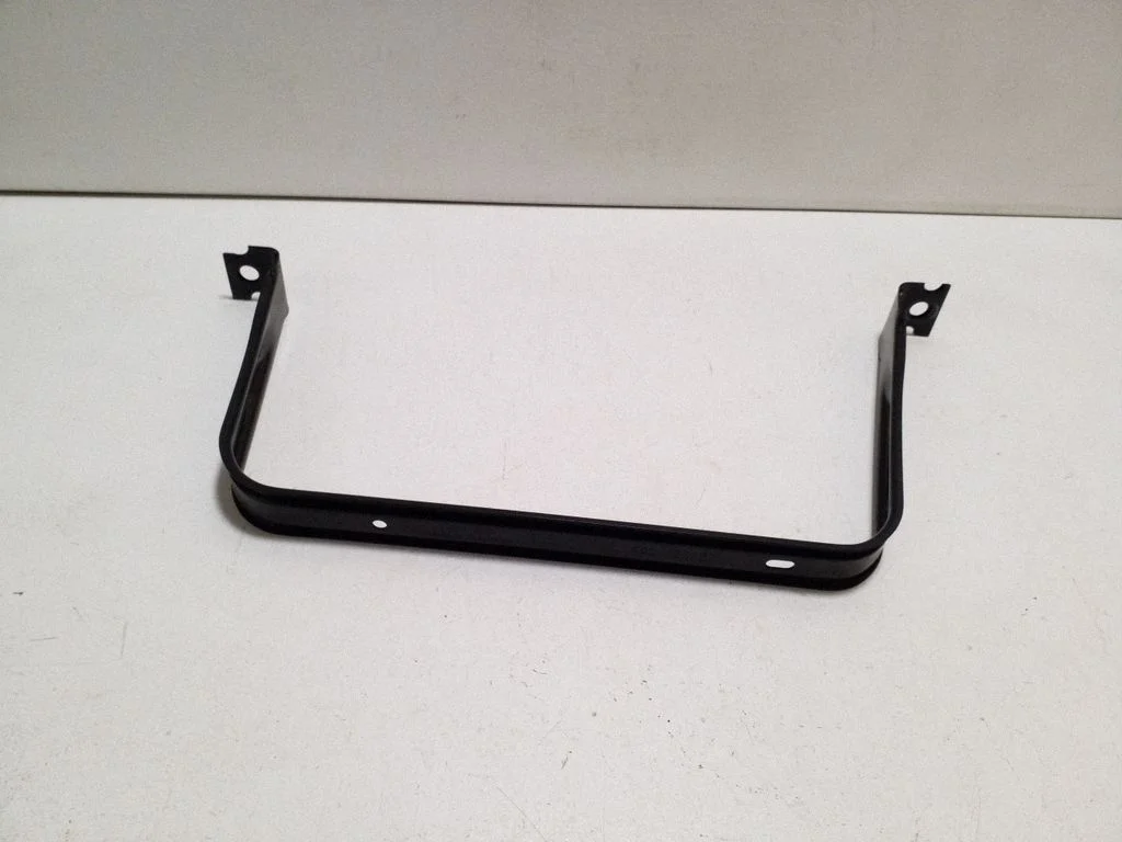 Fuel tank mounting bracket