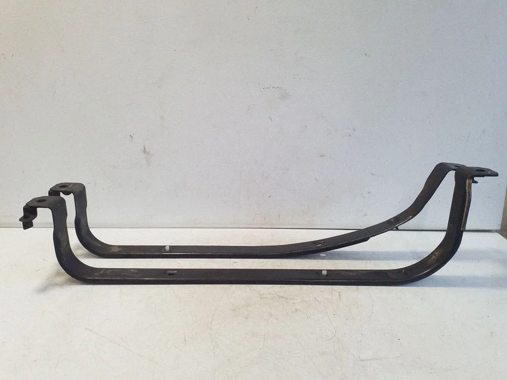 Fuel tank mounting bracket 31380339