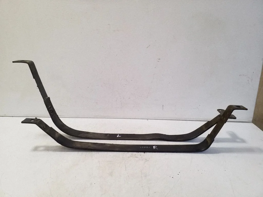 Kütusepaagi kinnitusklamber (-klambrid)