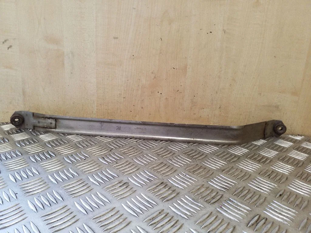 Fuel tank mounting bracket – right