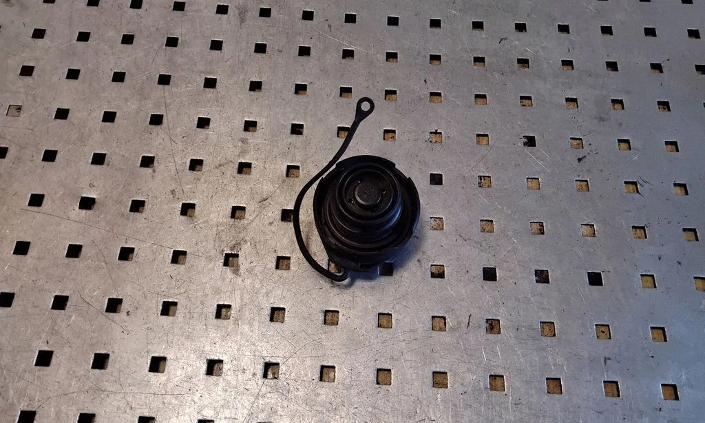 Fuel tank filler cap – Volkswagen Touran I (2003-2010)