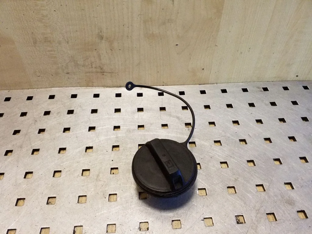 Kütusepaagi keeratav kork