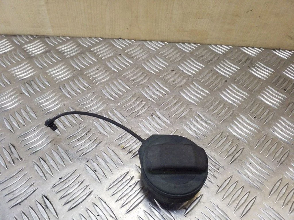 Kütusepaagi keeratav kork 1J0201553Q