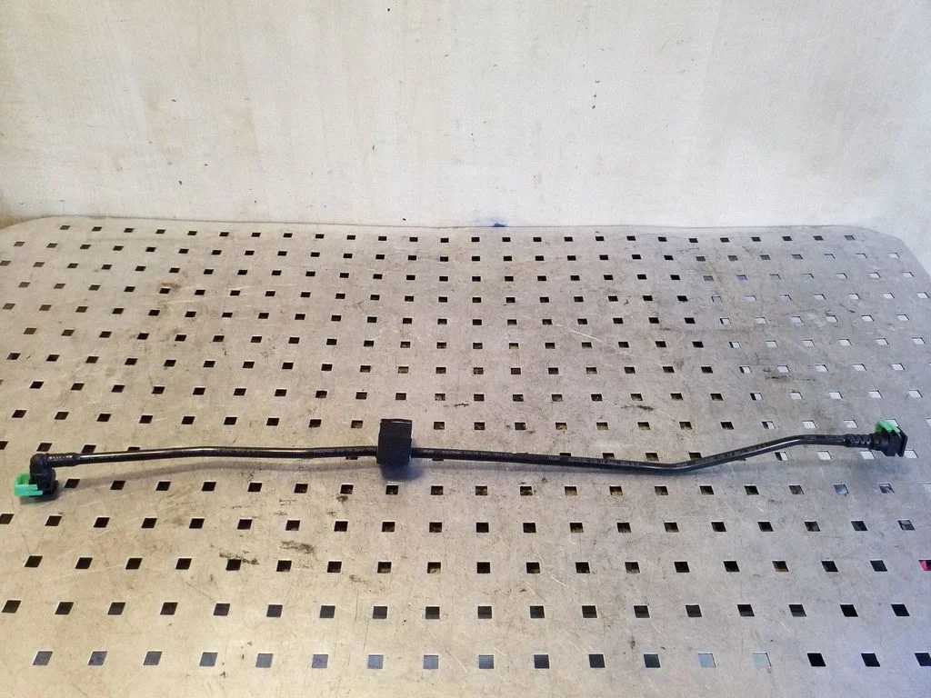 Fuel line pipe 0B062204