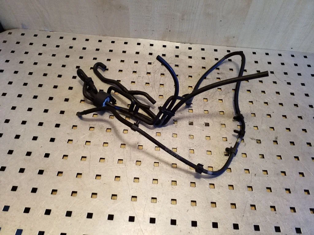 Fuel line pipe 038131605G