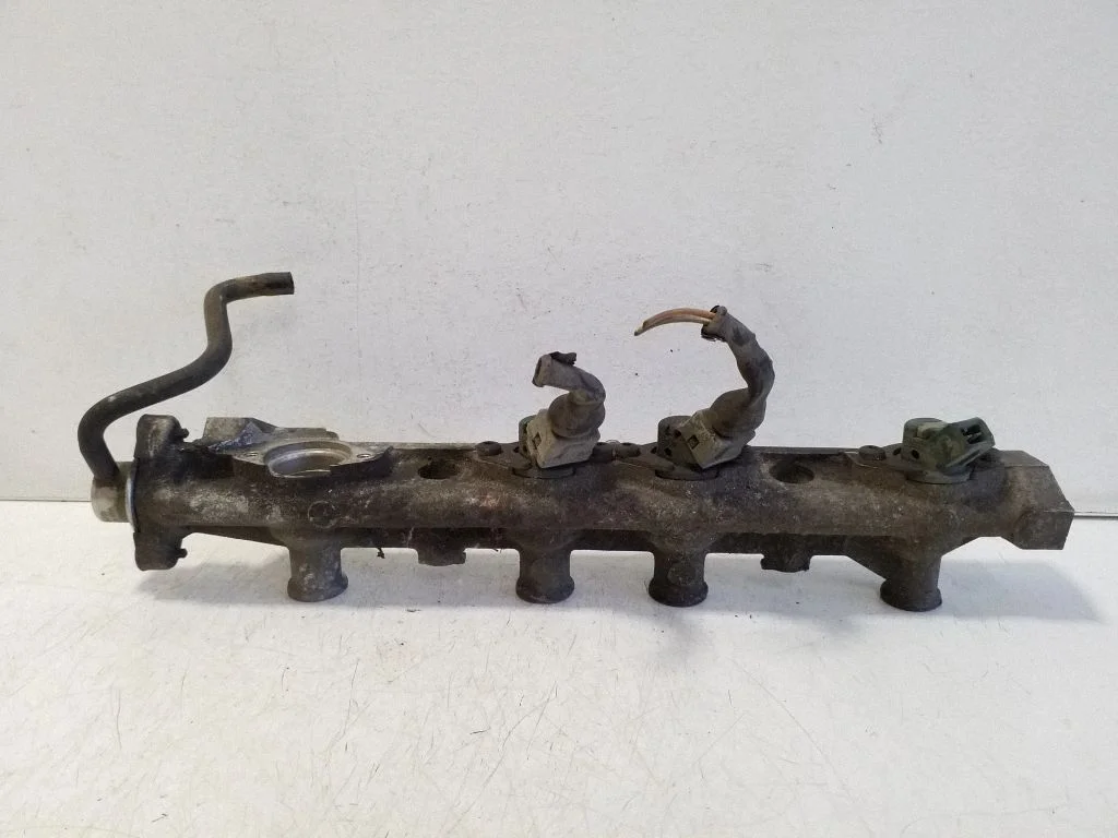 Fuel main line pipe 025724