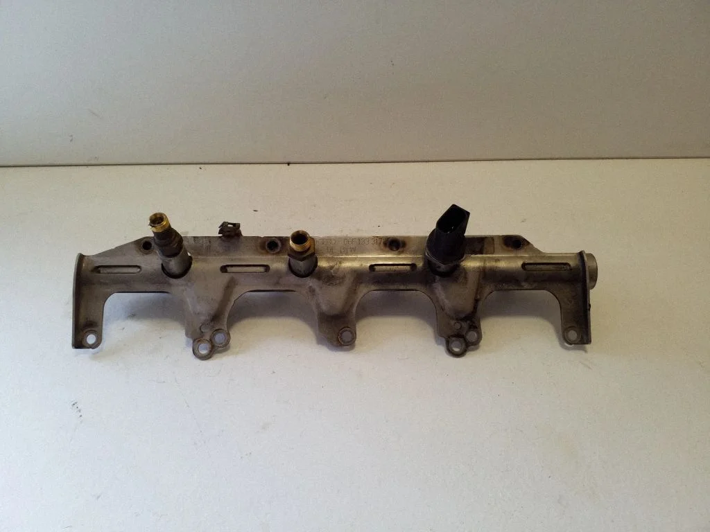 Fuel main line pipe 06F133317L