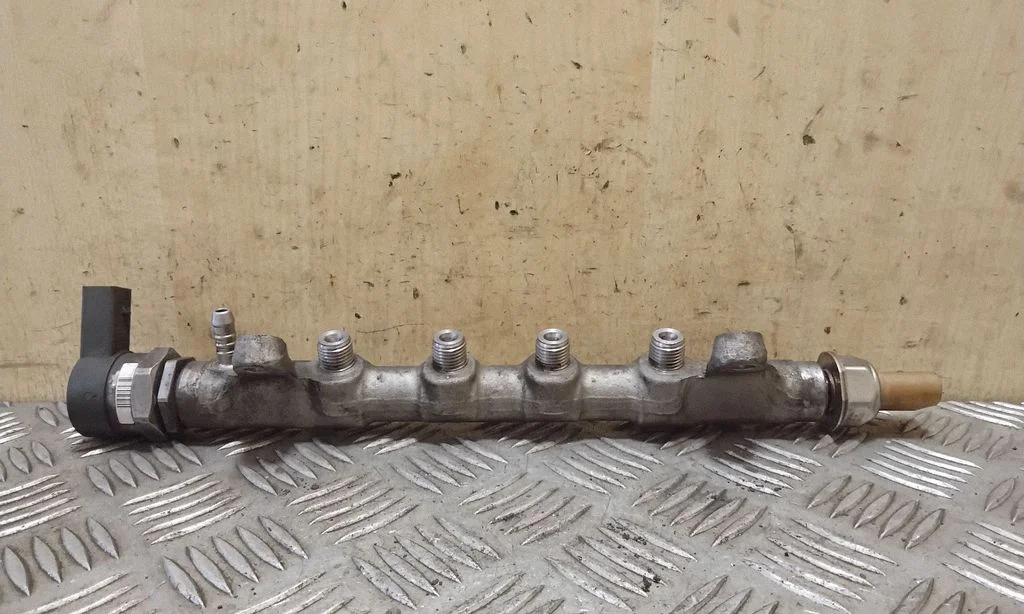Fuel main line pipe 3CRS0005