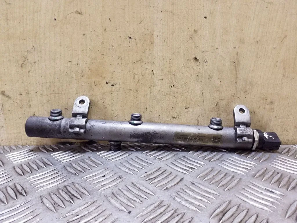 Fuel main line pipe A6420702695