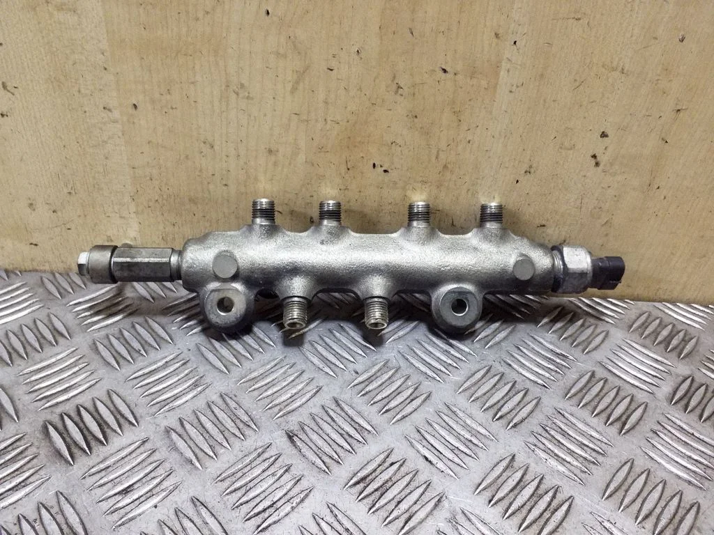 Fuel main line pipe