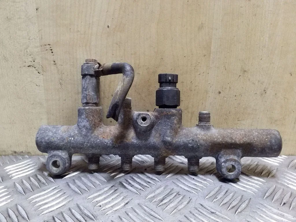 Fuel main line pipe
