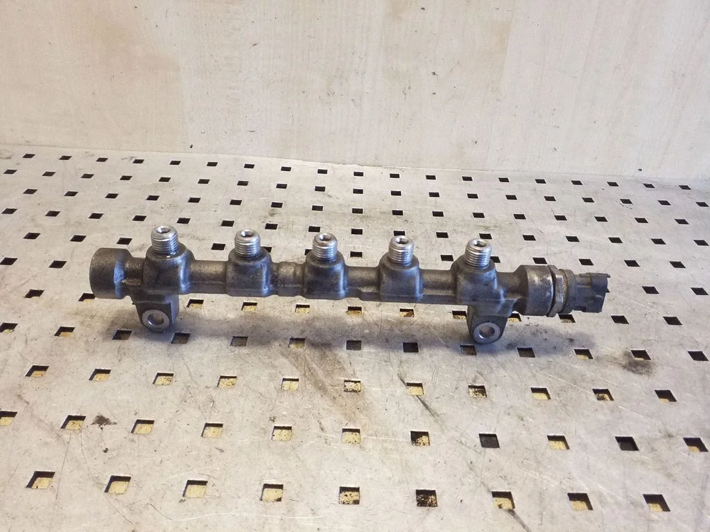 Fuel main line pipe