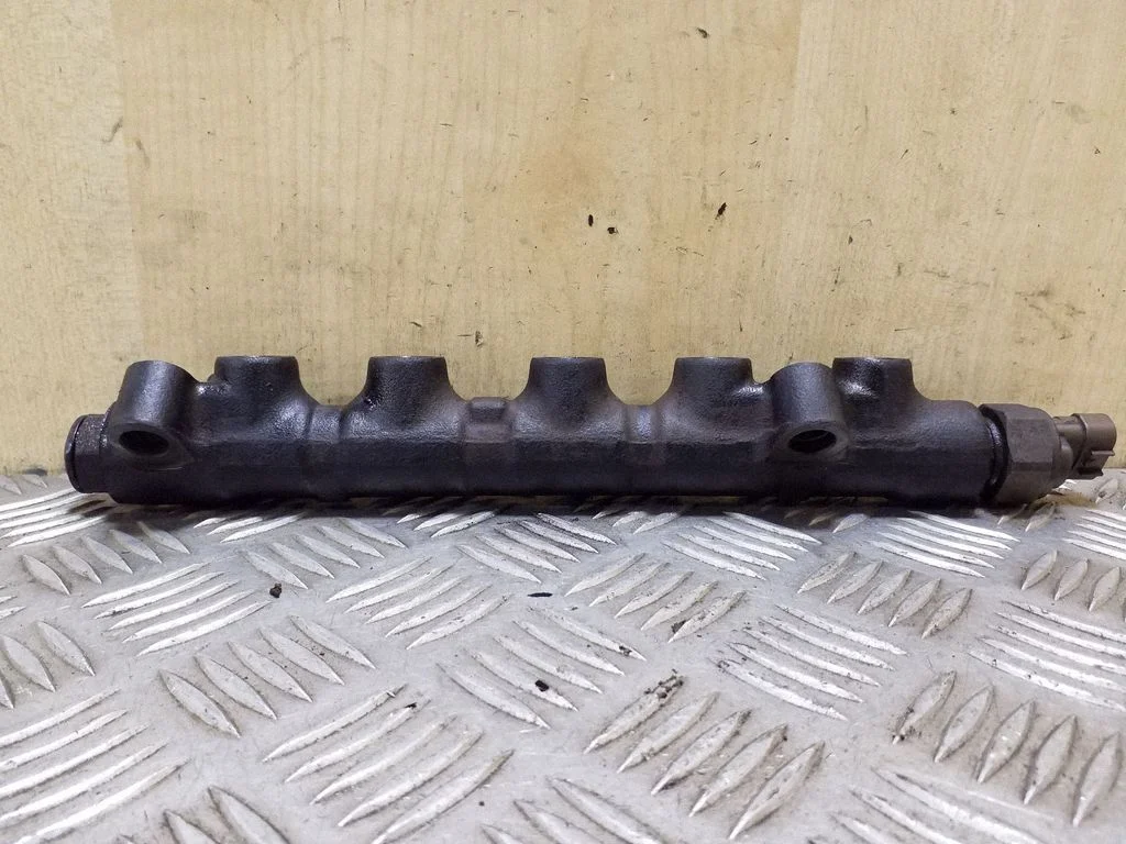 Fuel main line pipe