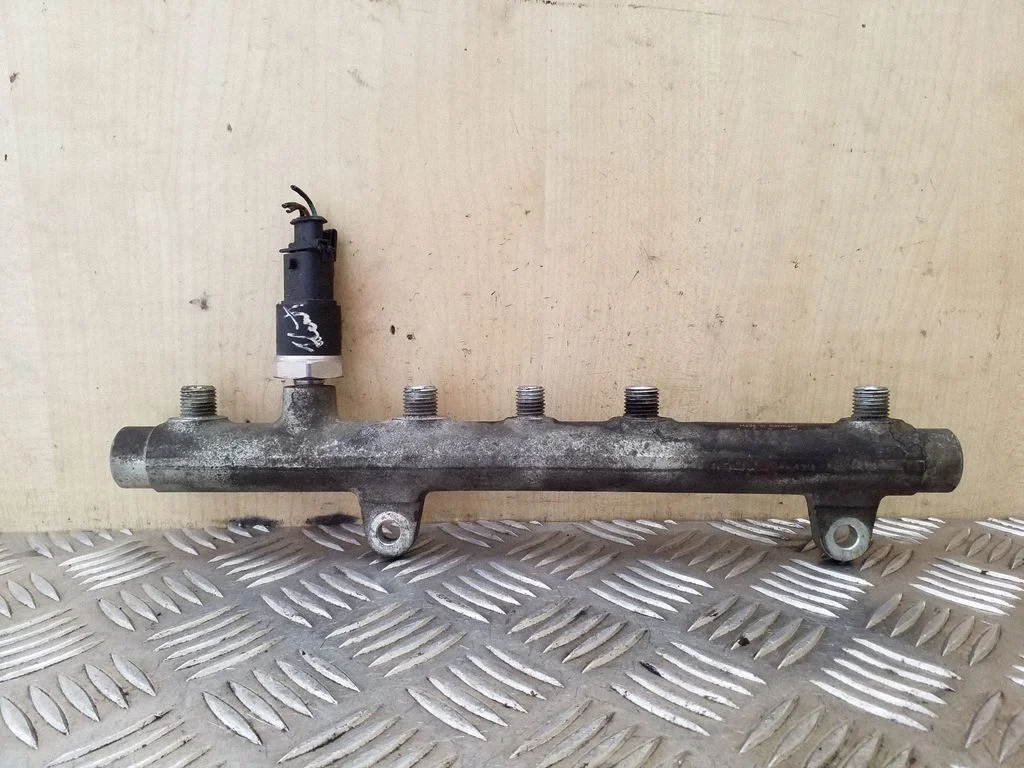 Fuel main line pipe – Renault Scenic I (1996-2003)