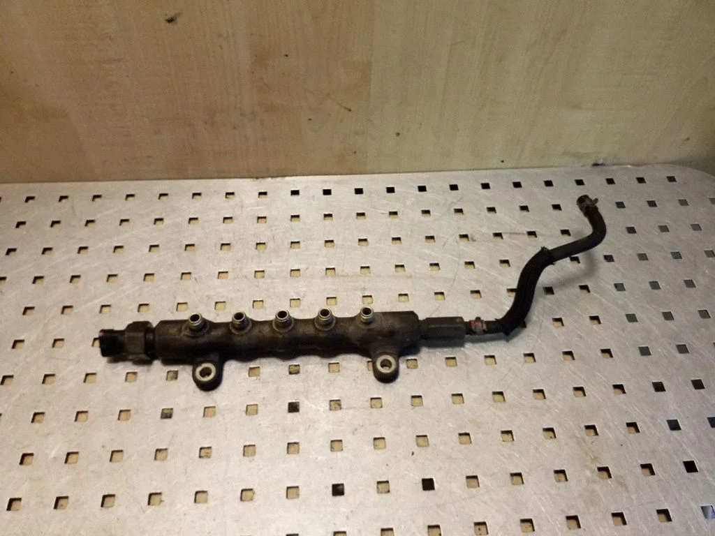 Fuel main line pipe