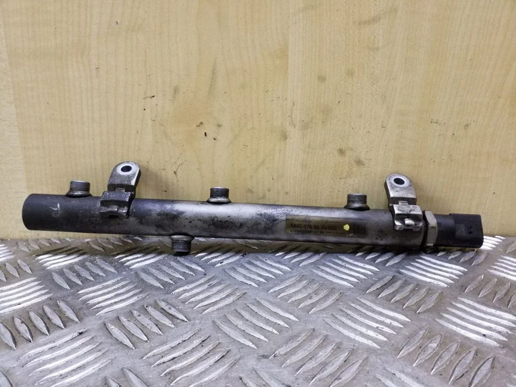 Kütuse magistraaltoru A6420700695