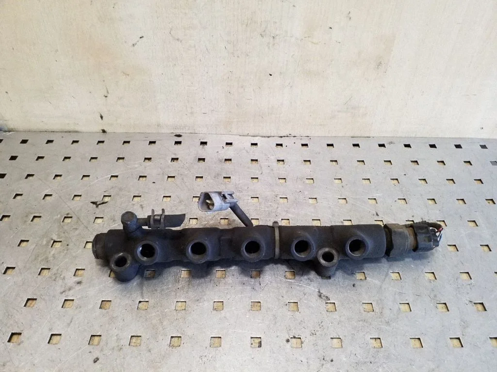 Fuel main line pipe 89458