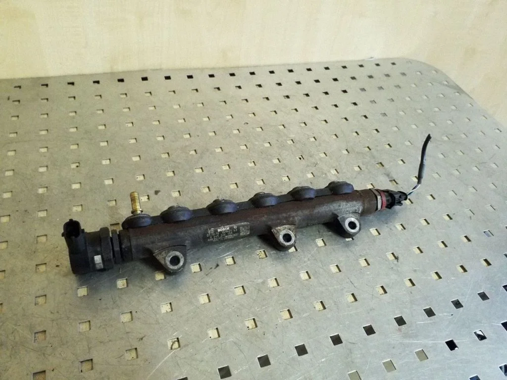 Fuel main line pipe – Nissan Qashqai+2 (2008-2010)