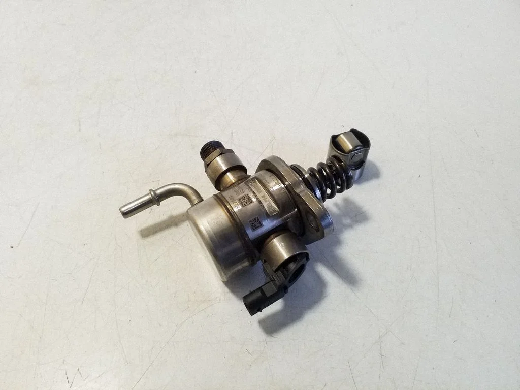 Fuel injection high pressure pump 06Q127A01