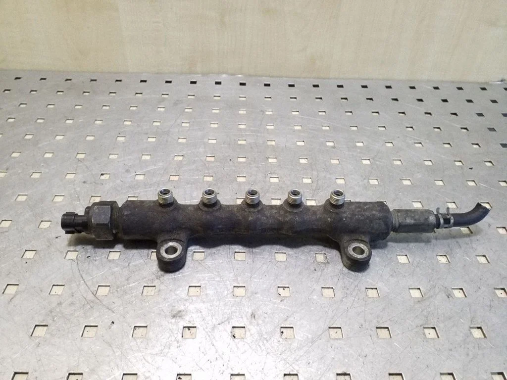 Fuel main line pipe – Toyota RAV 4 (XA30) (2006-2016)