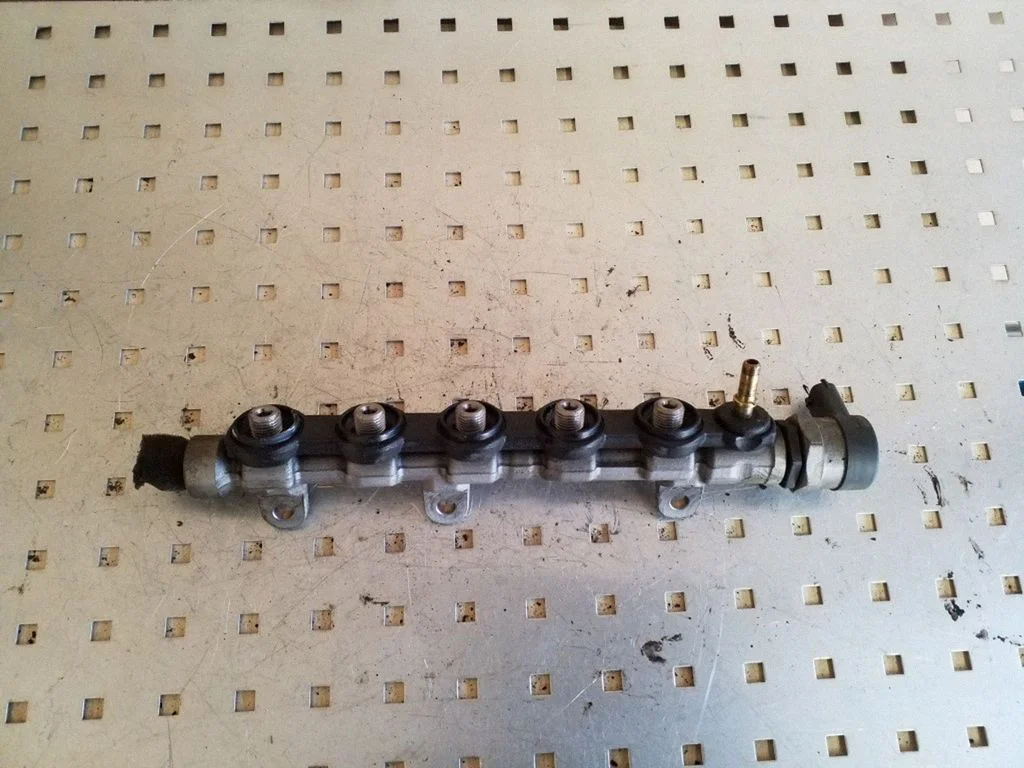 Fuel main line pipe – Nissan Qashqai+2 (2010-2014)