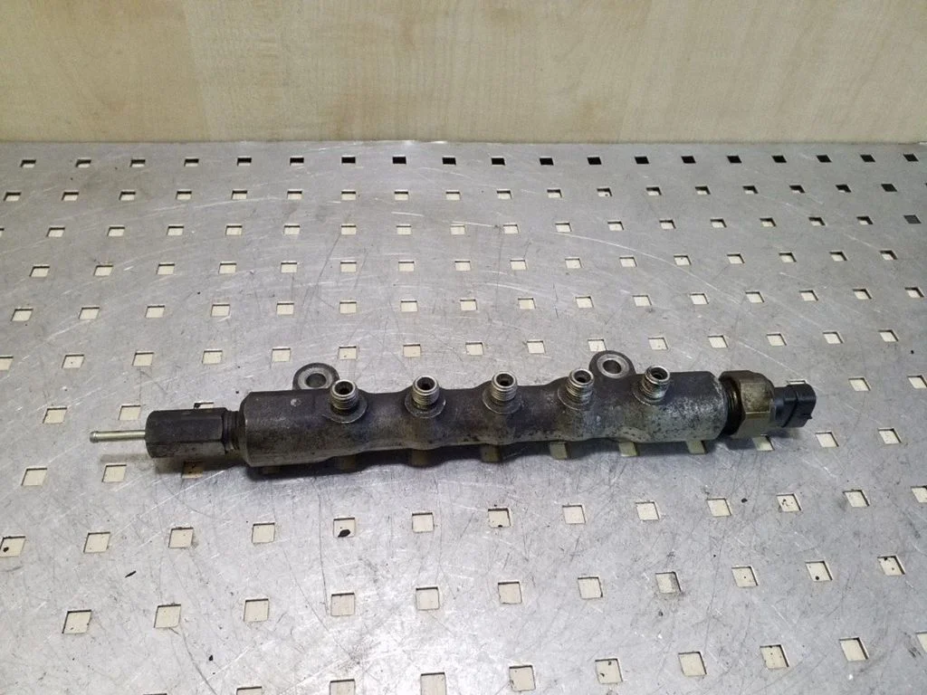 Fuel main line pipe – Toyota RAV 4 (XA30) (2006-2016)