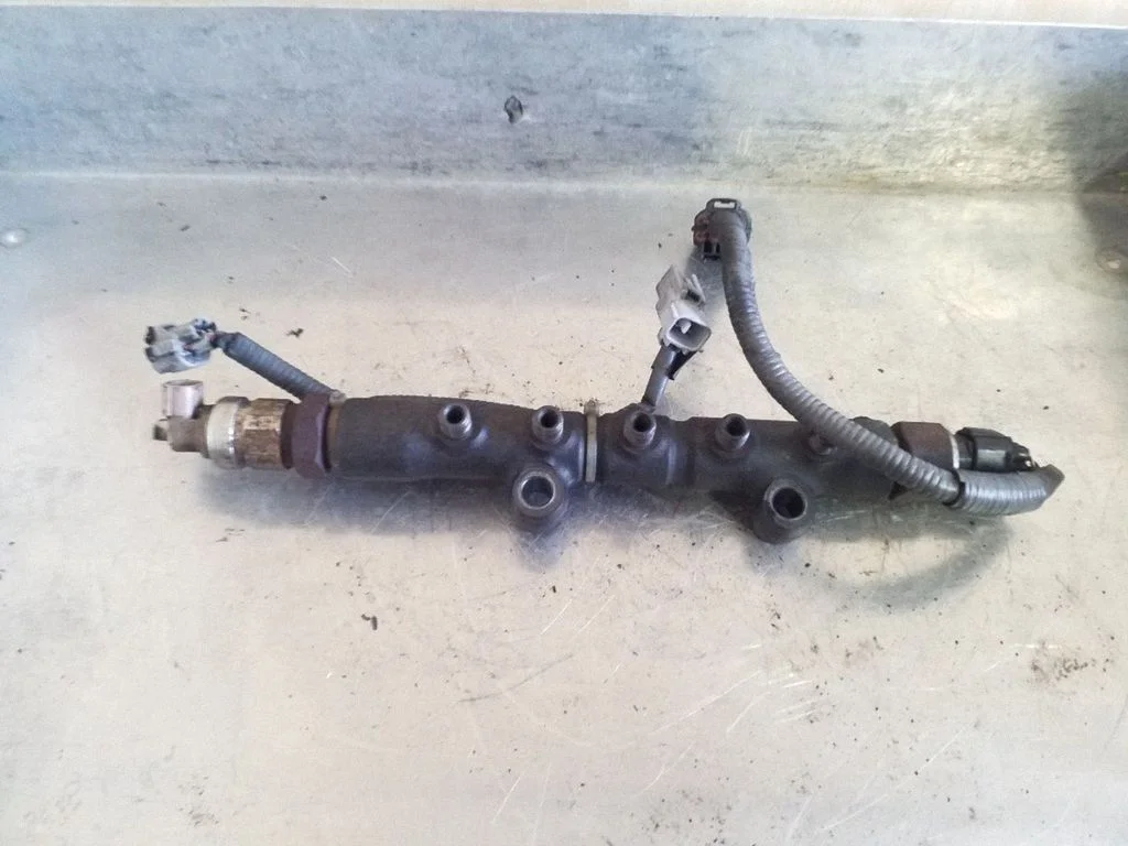 Fuel main line pipe