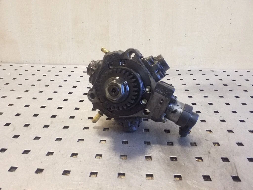 Fuel injection high pressure pump – Renault Trafic II (X83) (2001-2014)