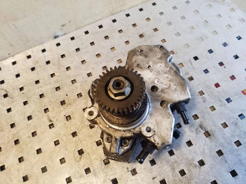 Kütuse kõrgsurvepump A6420104202